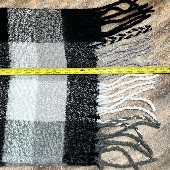 Oversized Plaid Scarf Fuzzy Black Gray White with Tassels - Picture 8 of 9